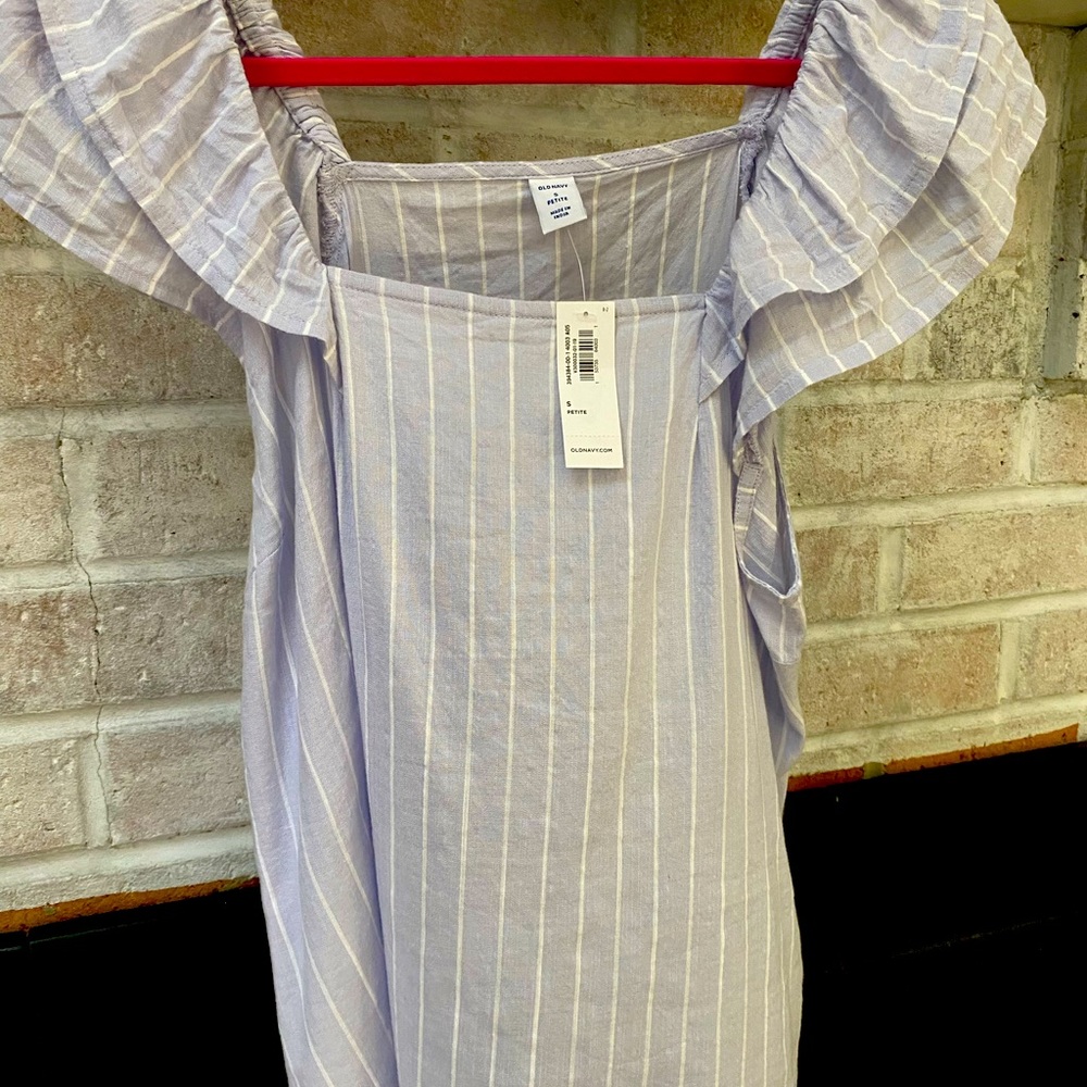 NWT- Adorable Ruffle Sleeve Chambray Striped Top - Women’s Petite Small